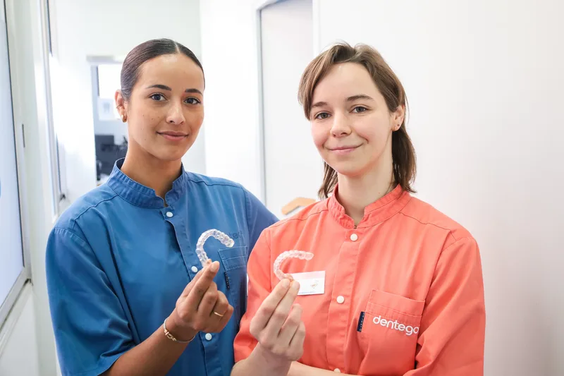 Gouttières invisibles présentées par l'équipe orthodontique du cabinet Dr Moscovciuc à Castelnau-le-Lez